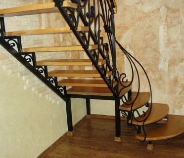 Деревянная лестница ДЛМ07